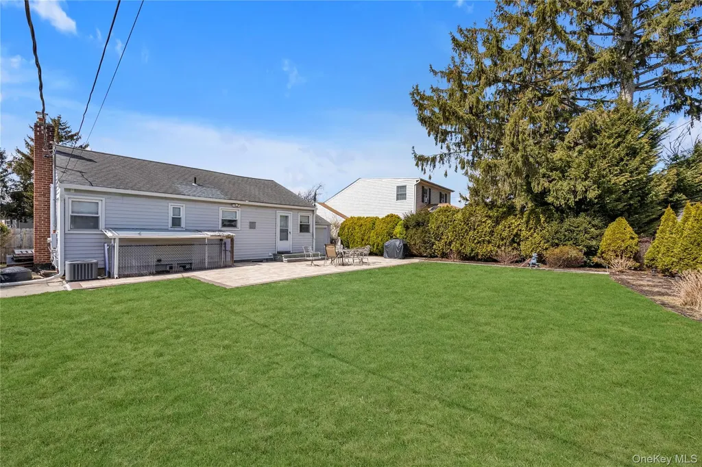 8 E Gate Plainview NY 11803