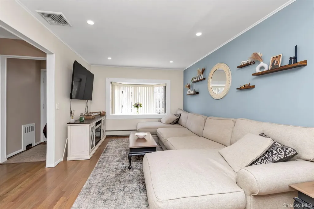 8 E Gate Plainview NY 11803