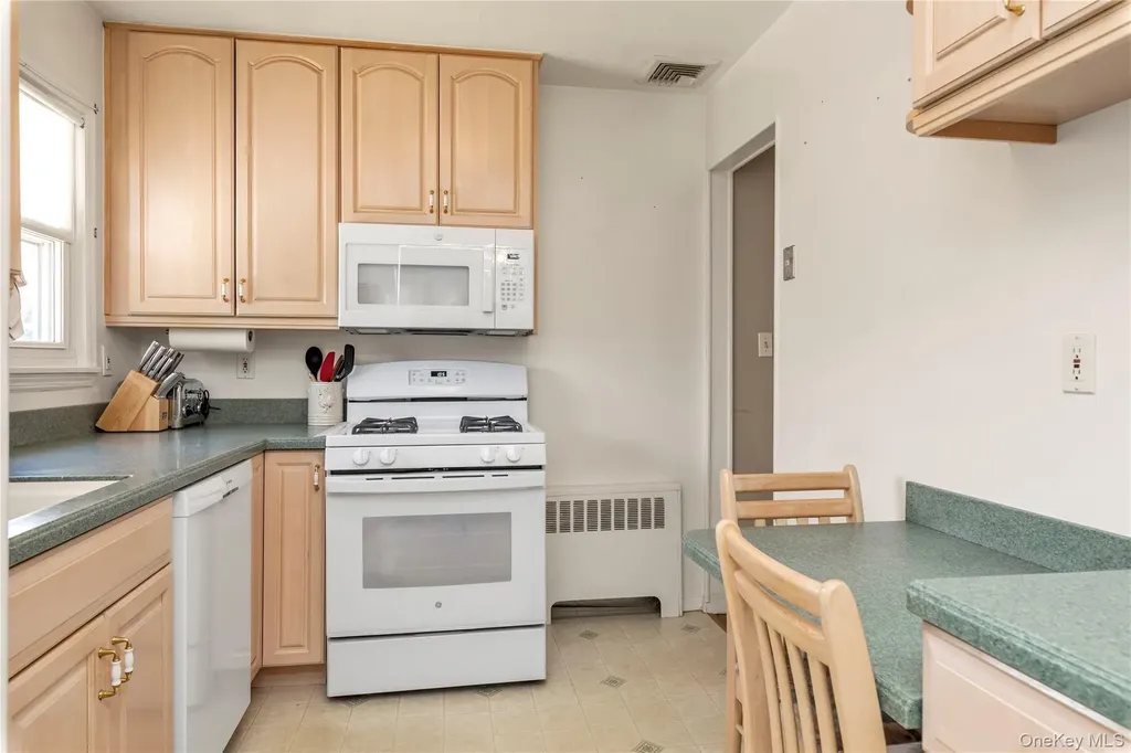 8 E Gate Plainview NY 11803
