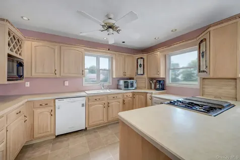 97 Bradley Road Scarsdale NY 10583