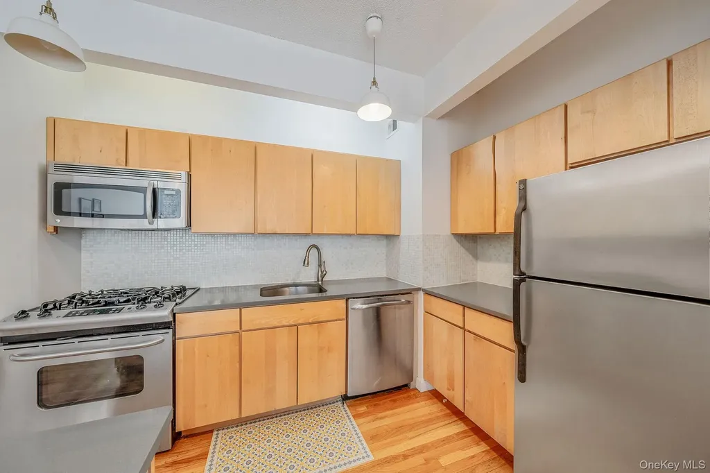 475 Sterling Place Brooklyn NY 11238