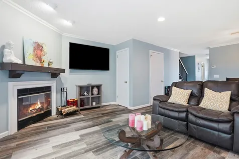 85 Hemlock Circle Peekskill NY 10566