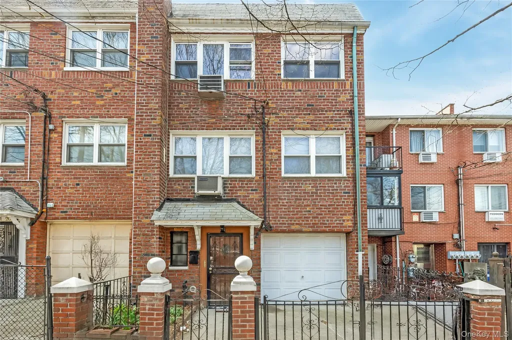 41-18 149th Place Flushing NY 11355