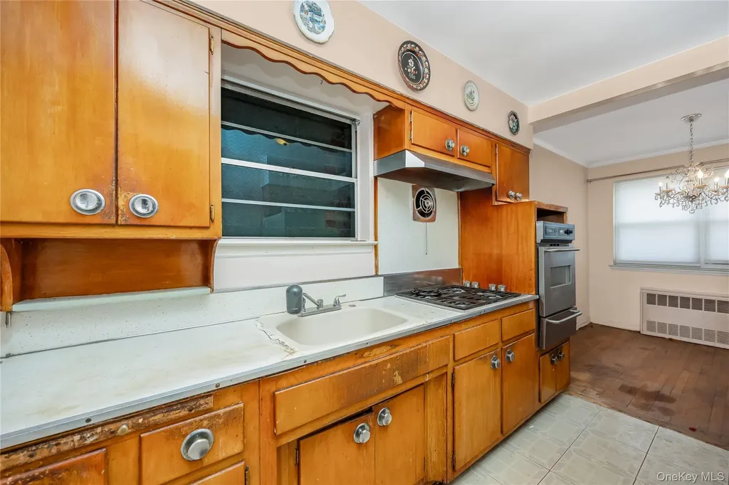 41-18 149th Place Flushing NY 11355