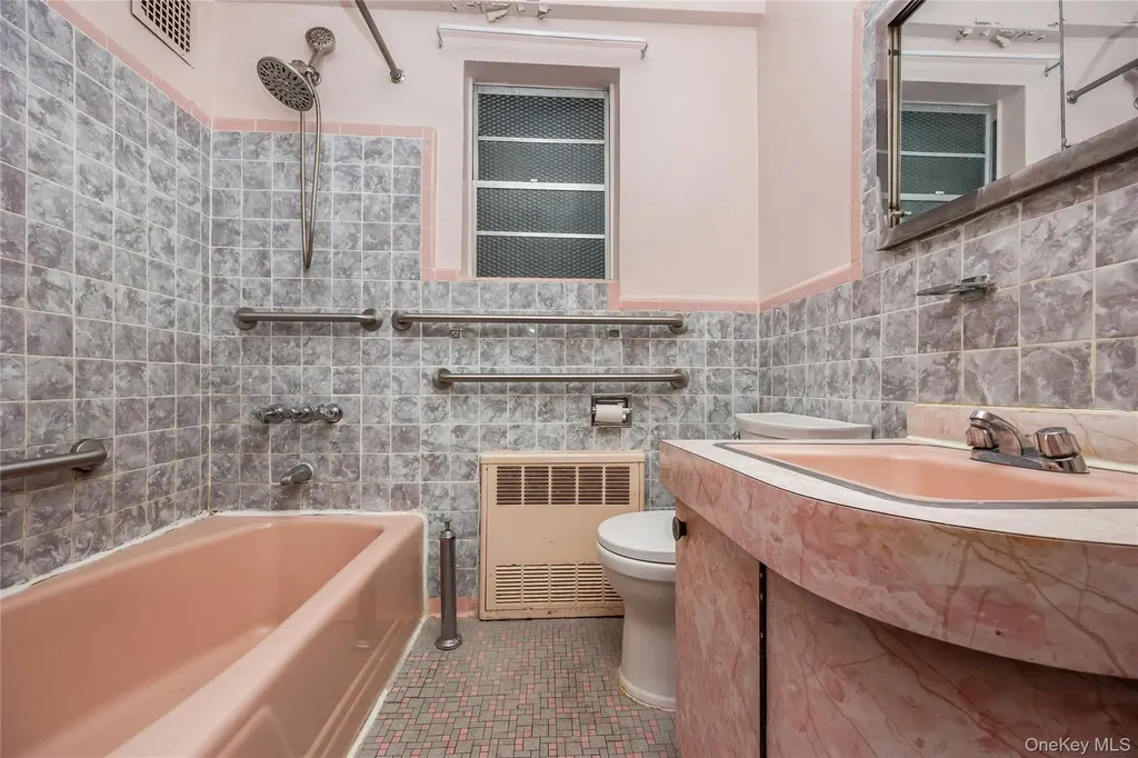 41-18 149th Place Flushing NY 11355