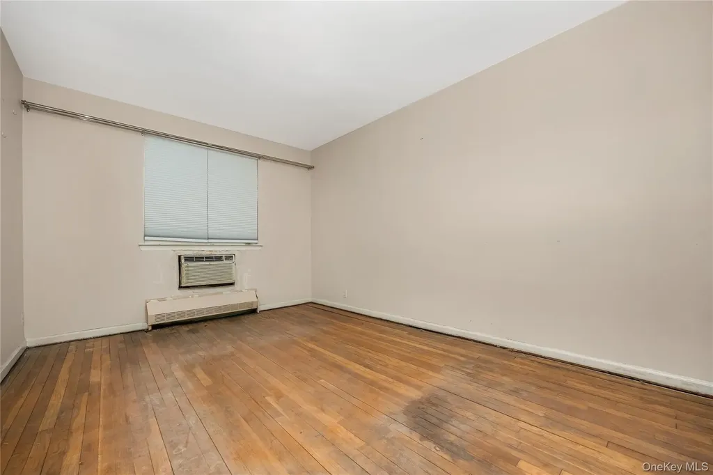 41-18 149th Place Flushing NY 11355