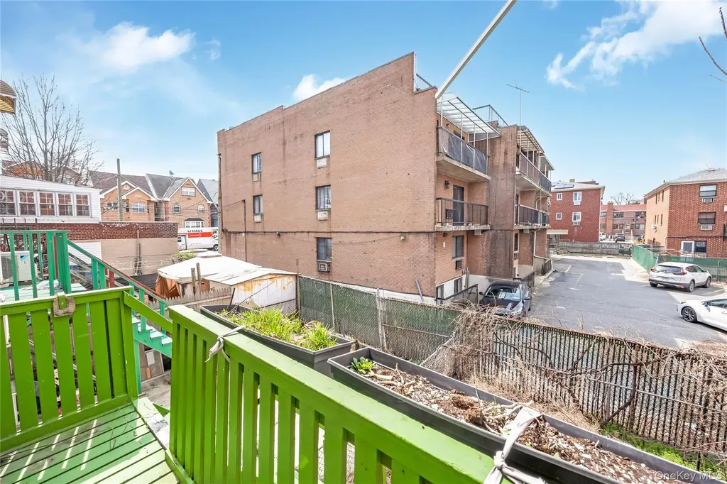 41-18 149th Place Flushing NY 11355