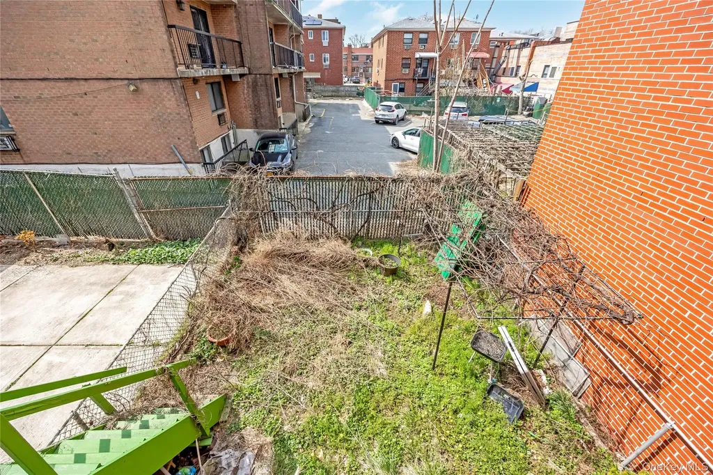 41-18 149th Place Flushing NY 11355