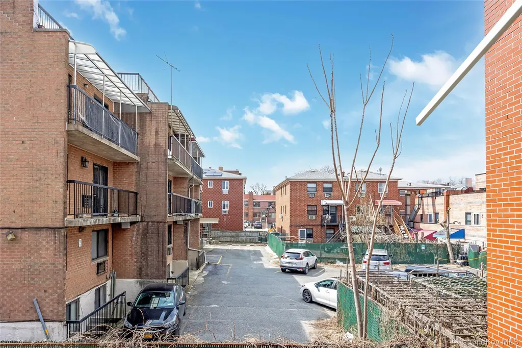 41-18 149th Place Flushing NY 11355