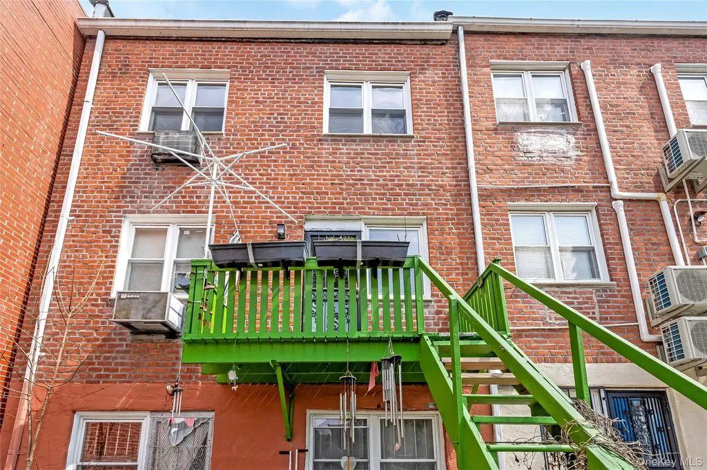 41-18 149th Place Flushing NY 11355