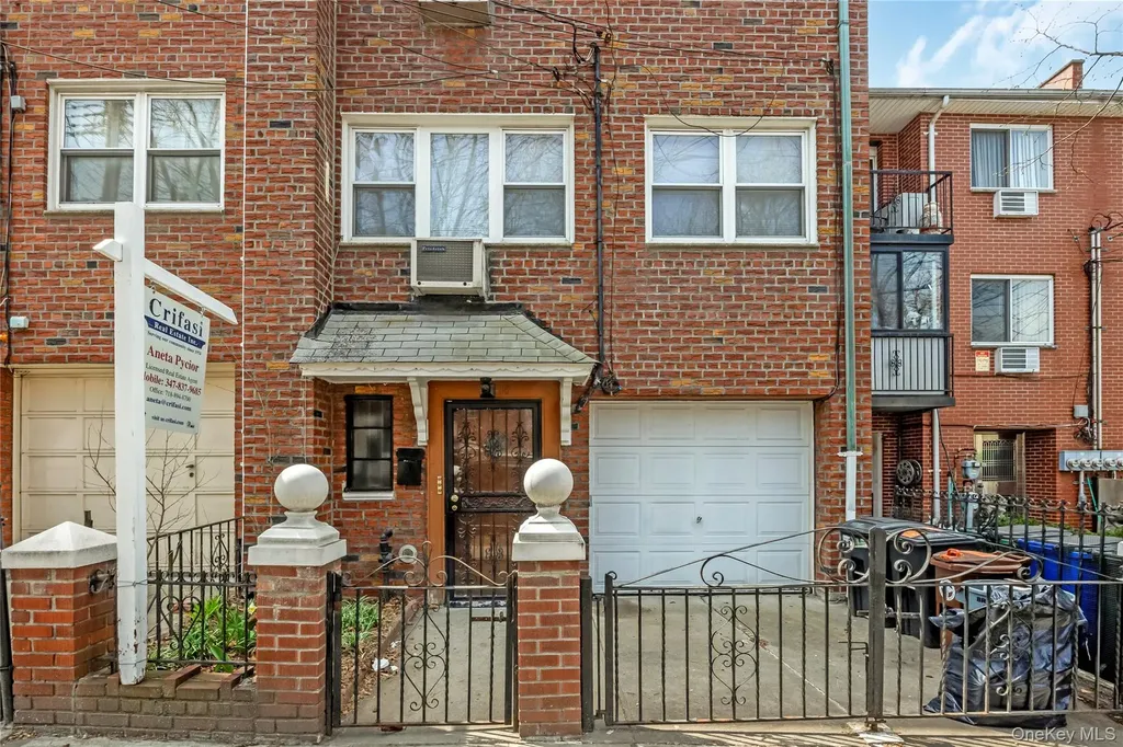 41-18 149th Place Flushing NY 11355