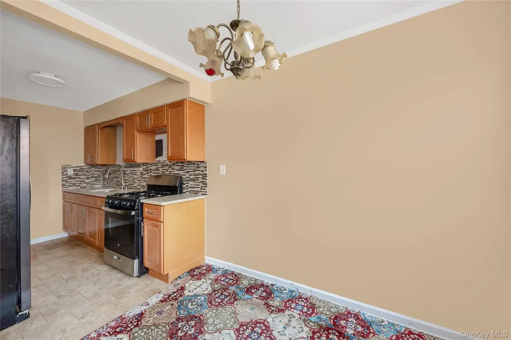 41-18 149th Place Flushing NY 11355