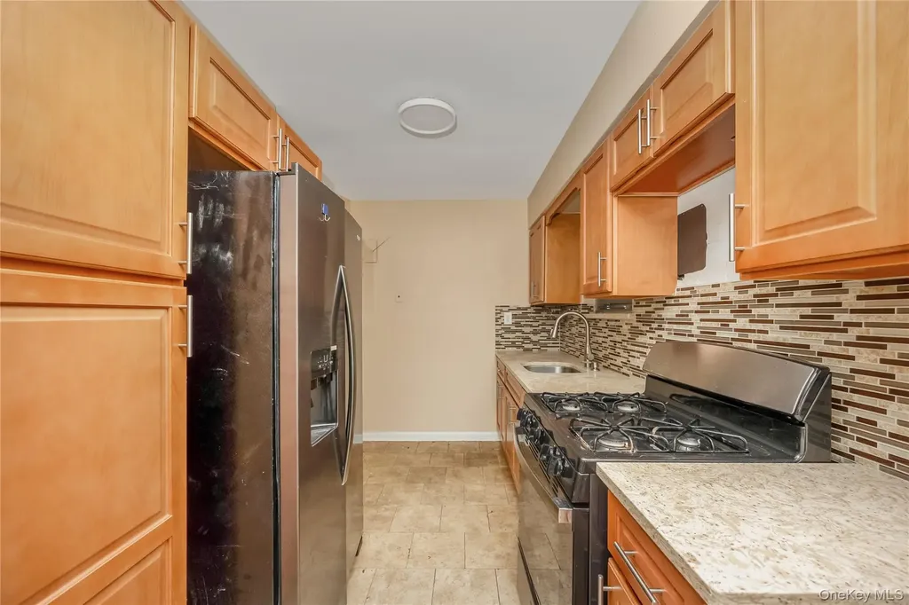 41-18 149th Place Flushing NY 11355