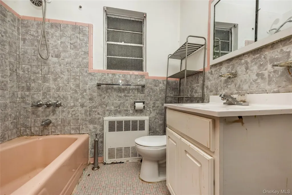 41-18 149th Place Flushing NY 11355