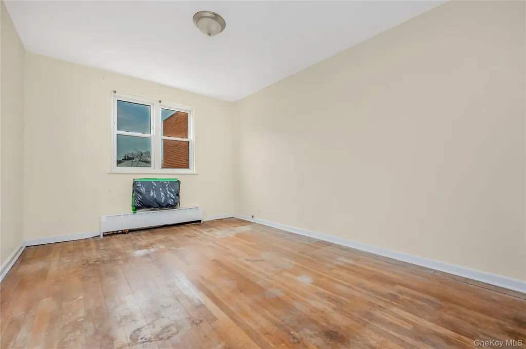 41-18 149th Place Flushing NY 11355