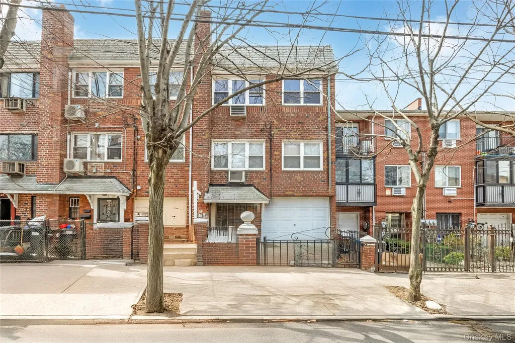 41-18 149th Place Flushing NY 11355