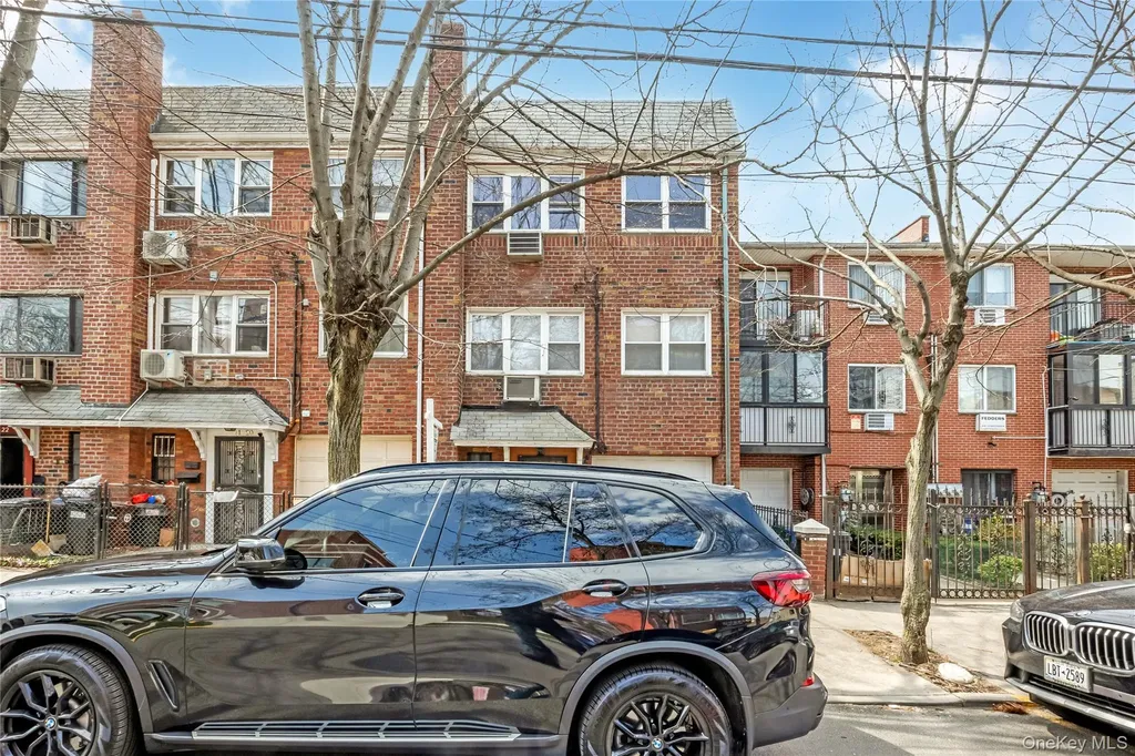 41-18 149th Place Flushing NY 11355