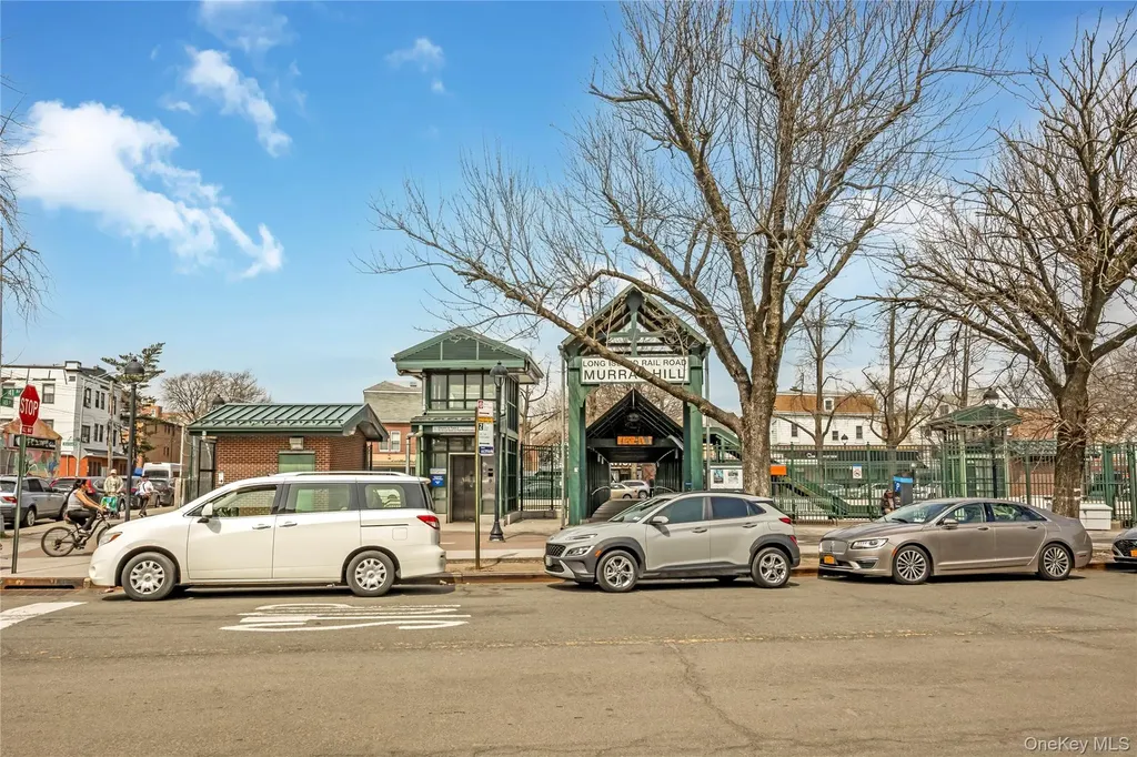 41-18 149th Place Flushing NY 11355