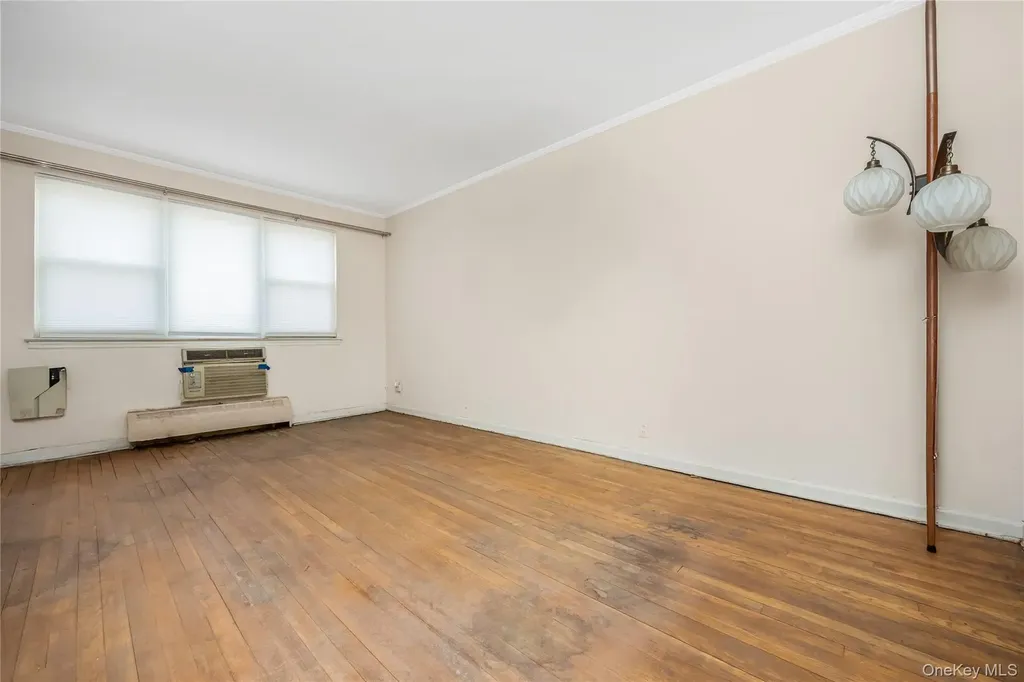 41-18 149th Place Flushing NY 11355