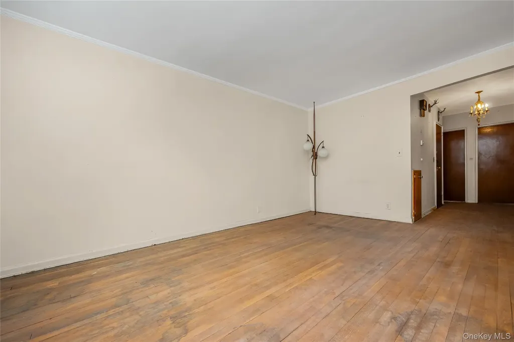 41-18 149th Place Flushing NY 11355