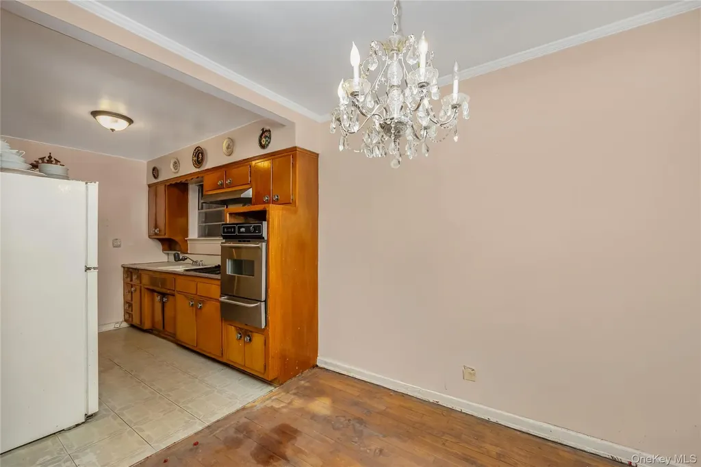 41-18 149th Place Flushing NY 11355