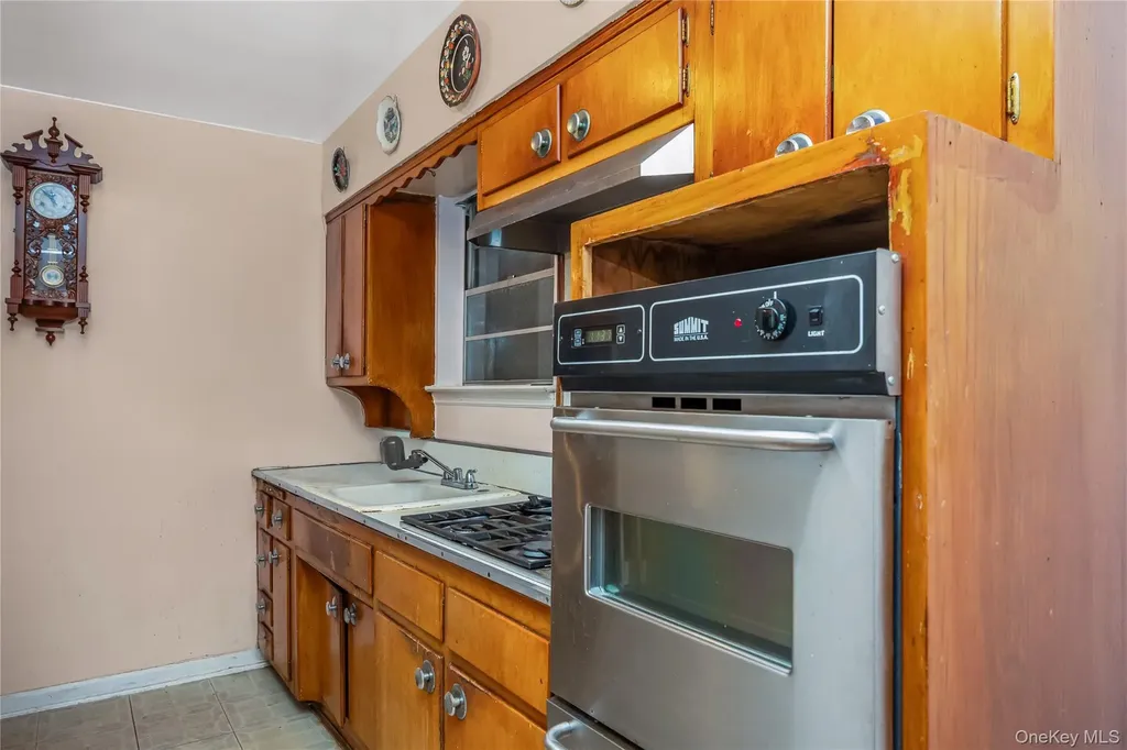 41-18 149th Place Flushing NY 11355