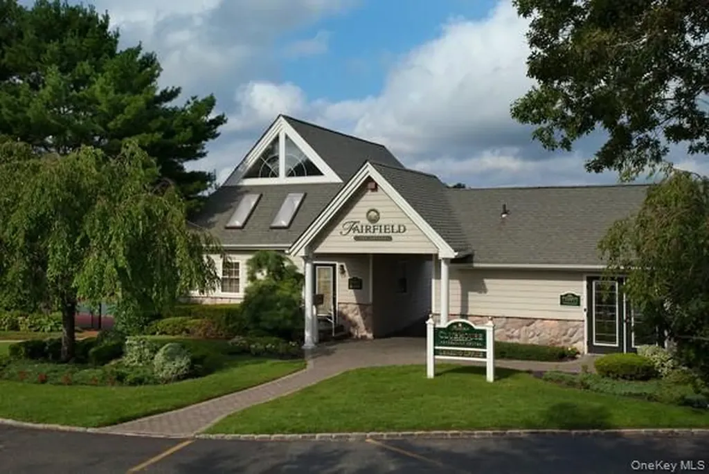 90 Moonlight Walk Holbrook NY 11741