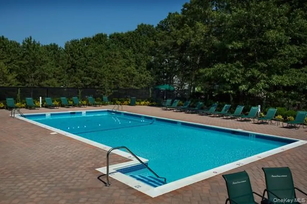 125 Moonlight Walk Holbrook NY 11741