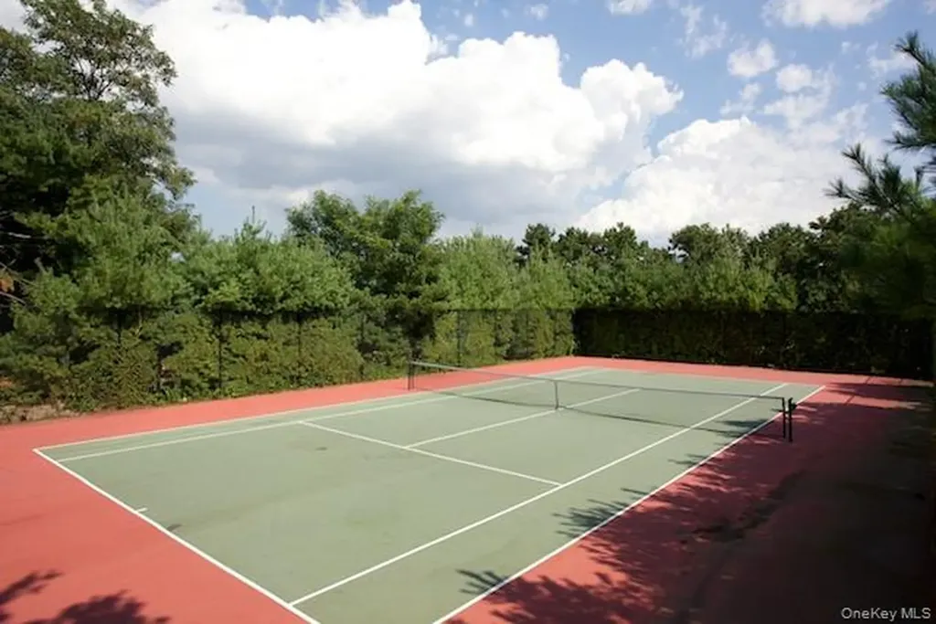 125 Moonlight Walk Holbrook NY 11741