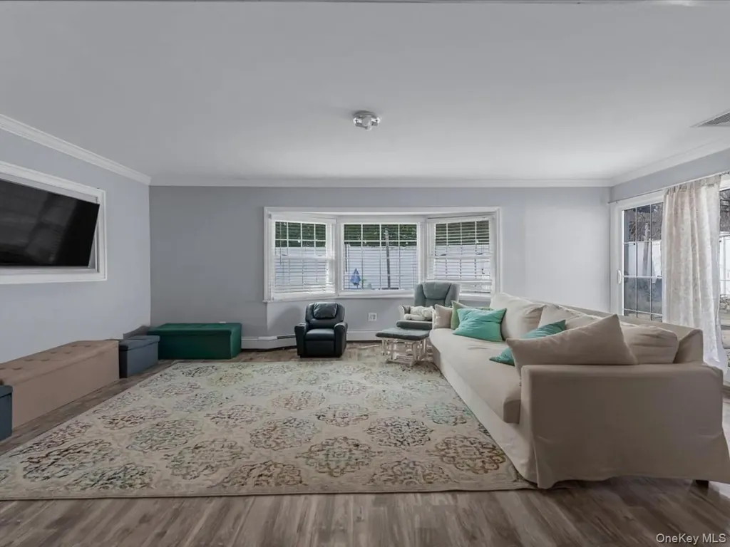 34 Hedge Lane Westbury NY 11590