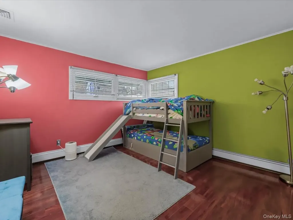 34 Hedge Lane Westbury NY 11590