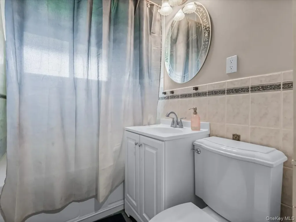 34 Hedge Lane Westbury NY 11590