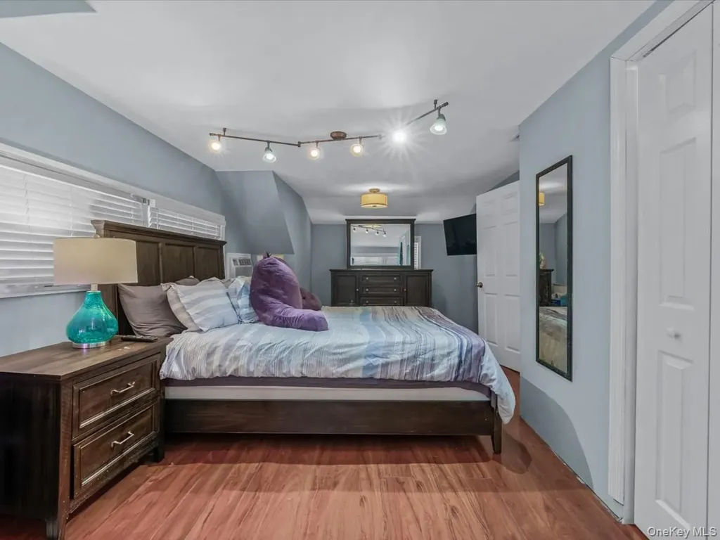 34 Hedge Lane Westbury NY 11590