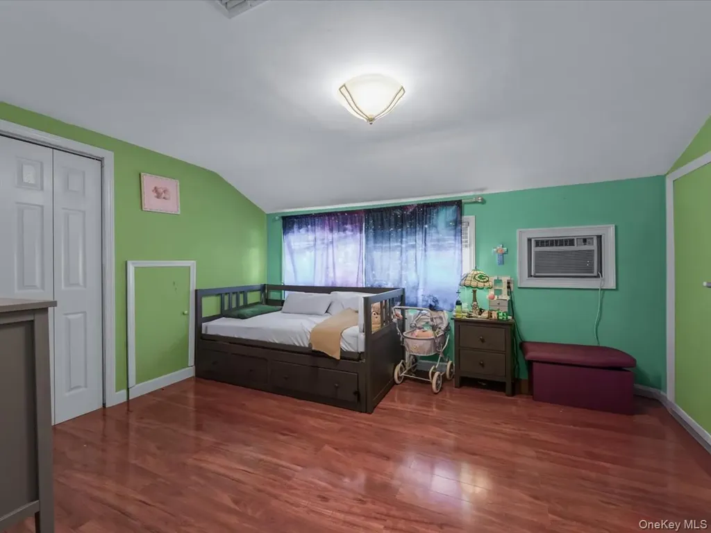 34 Hedge Lane Westbury NY 11590