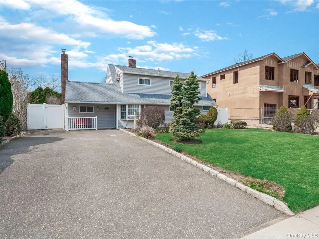 34 Hedge Lane Westbury NY 11590