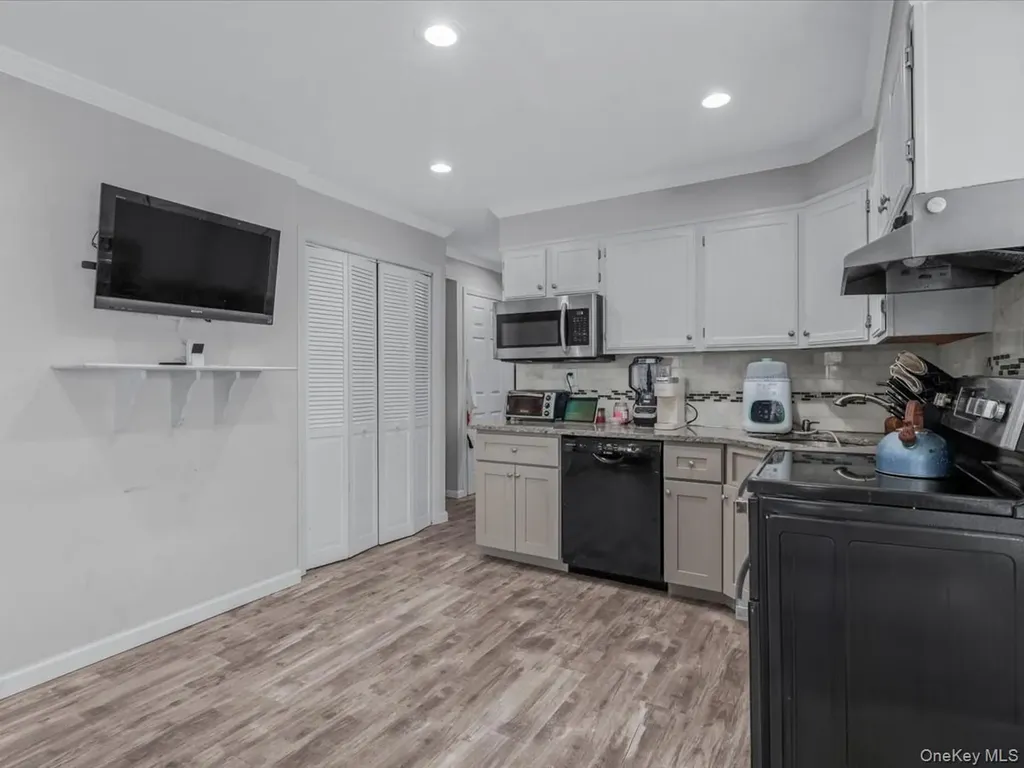 34 Hedge Lane Westbury NY 11590