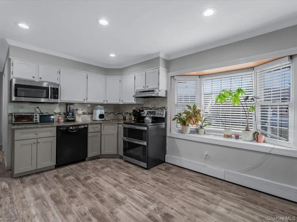34 Hedge Lane Westbury NY 11590