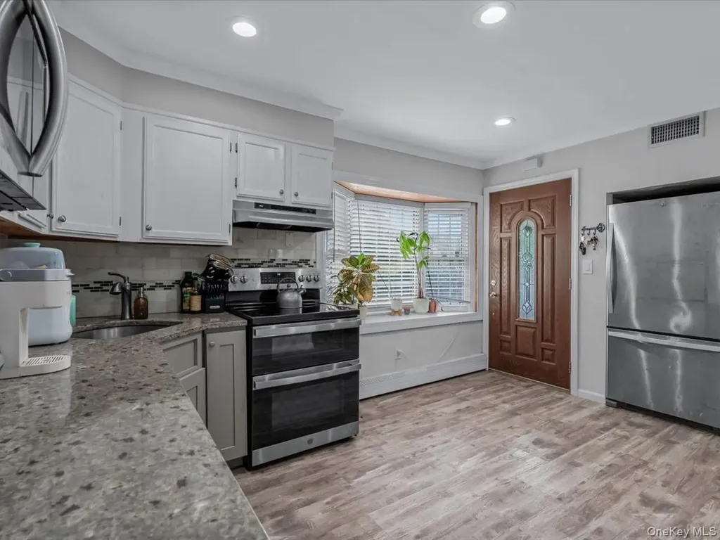 34 Hedge Lane Westbury NY 11590