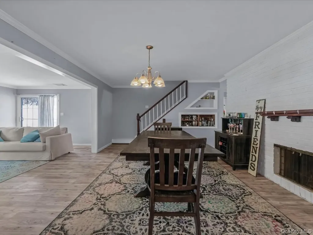 34 Hedge Lane Westbury NY 11590