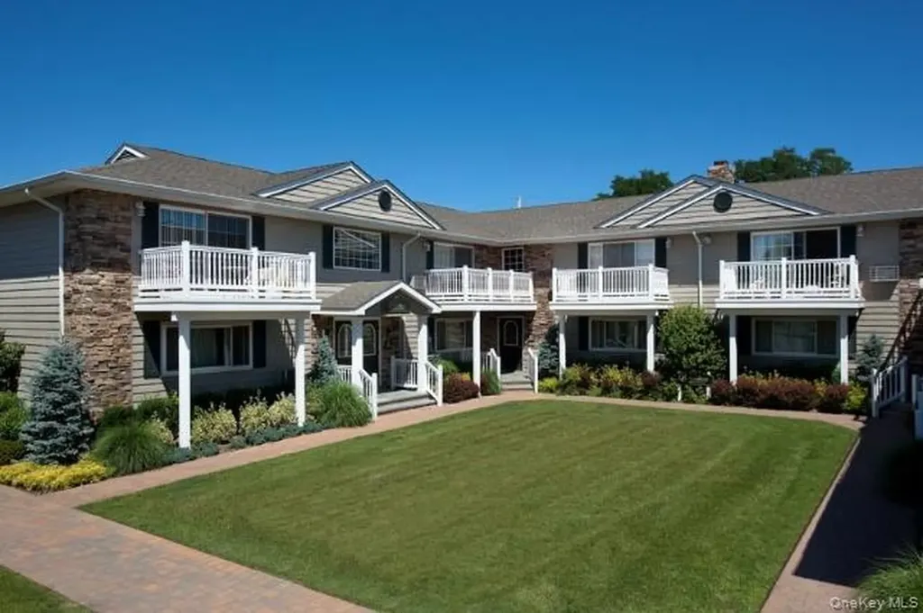 45 Golden Avenue Deer Park NY 11729