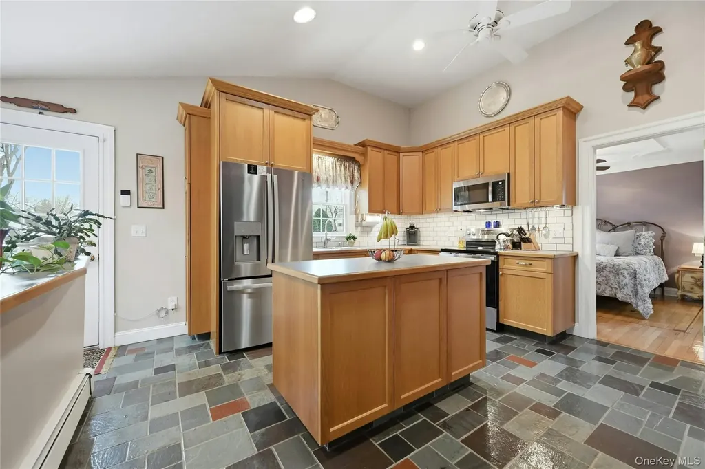 136 Park Avenue Deer Park NY 11729