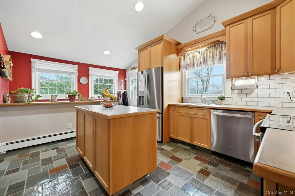 136 Park Avenue Deer Park NY 11729