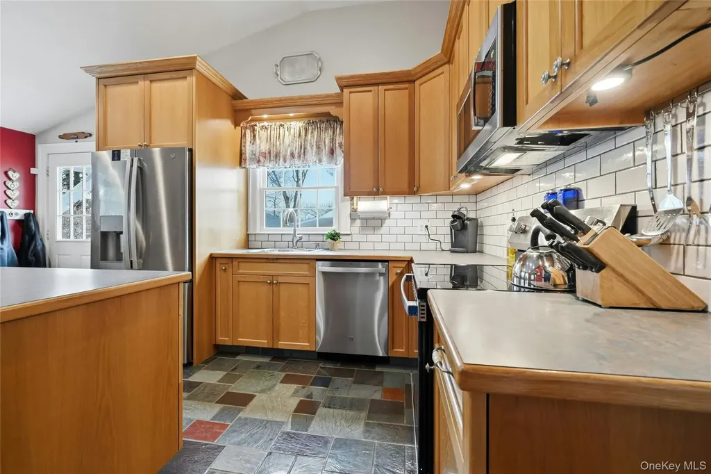 136 Park Avenue Deer Park NY 11729