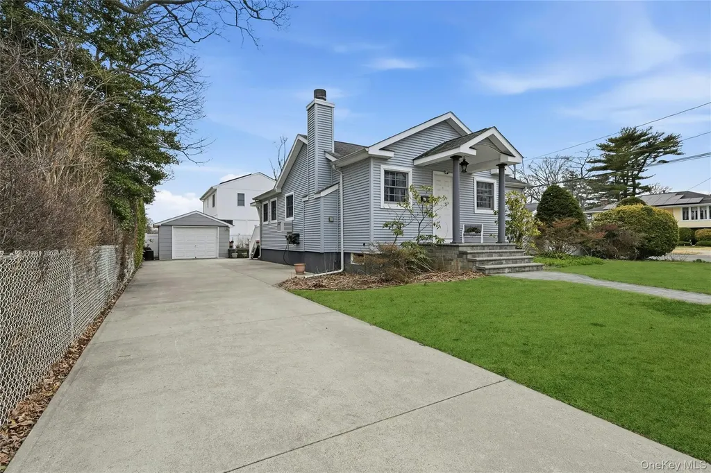 136 Park Avenue Deer Park NY 11729