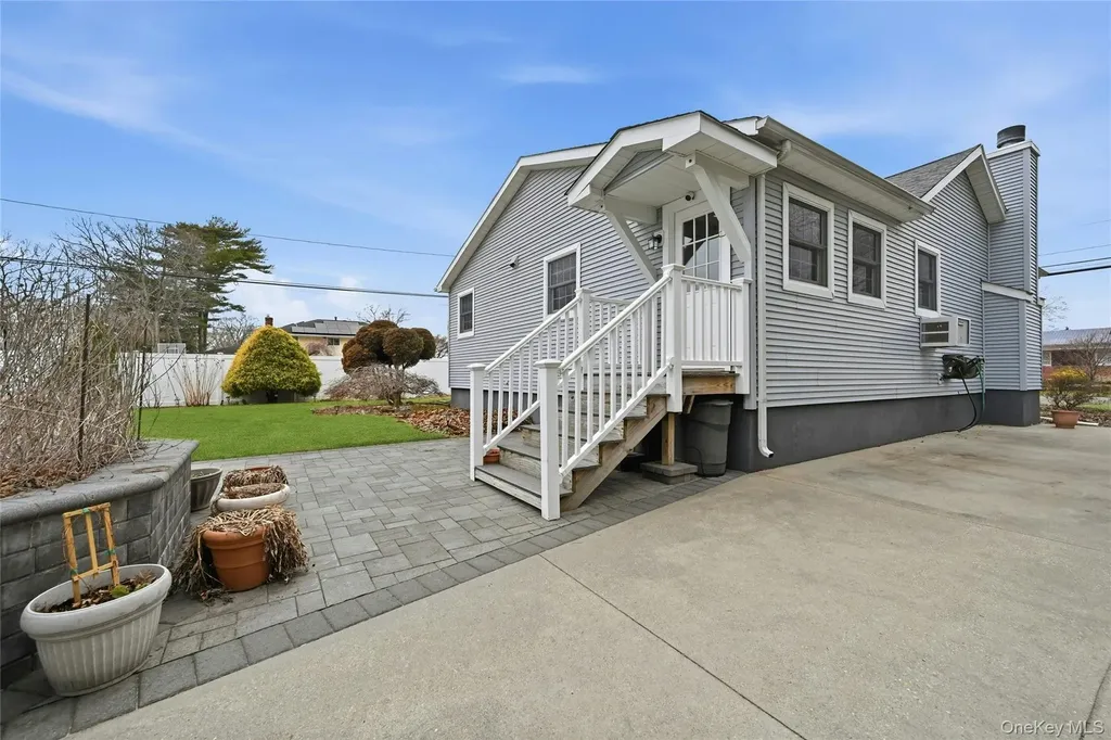 136 Park Avenue Deer Park NY 11729