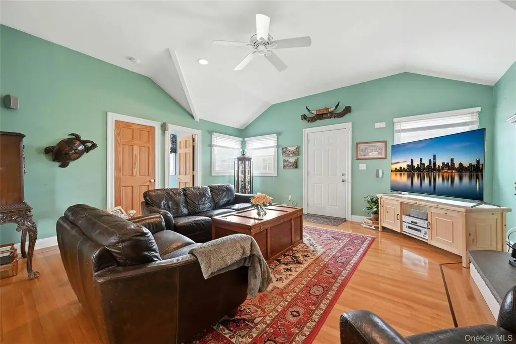 136 Park Avenue Deer Park NY 11729