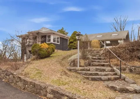 27 Allapartus Circle Ossining NY 10562