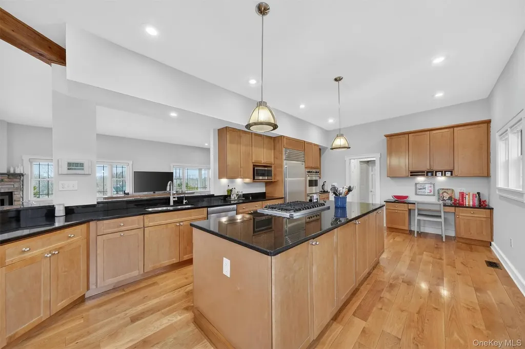 48 Eastview Lane Red Hook NY 12571