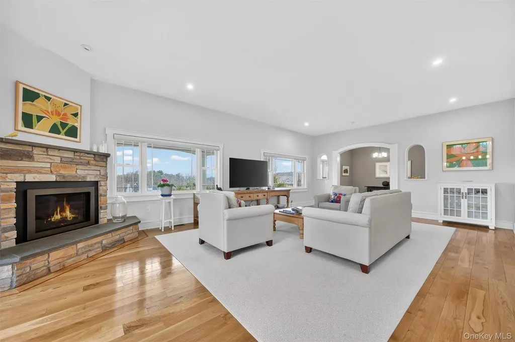 48 Eastview Lane Red Hook NY 12571
