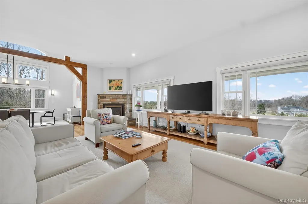 48 Eastview Lane Red Hook NY 12571